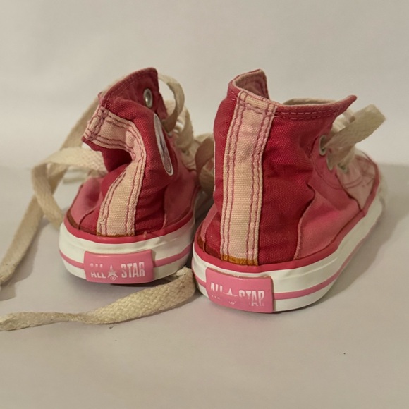 Toddler (sz6) pink high top converse - Picture 7 of 9